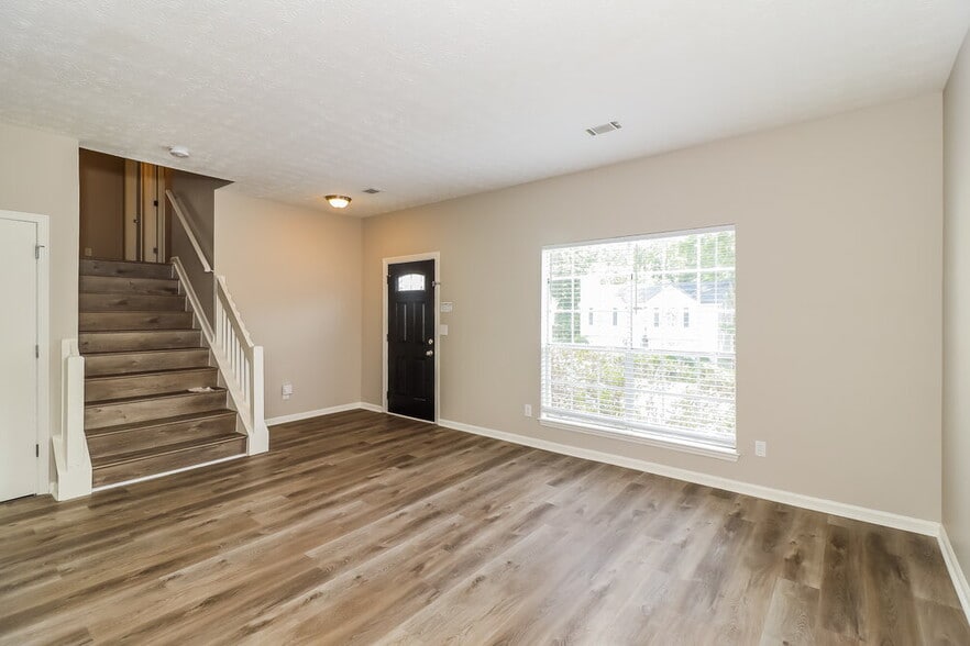 Building Photo - 6520 Eastbriar Dr