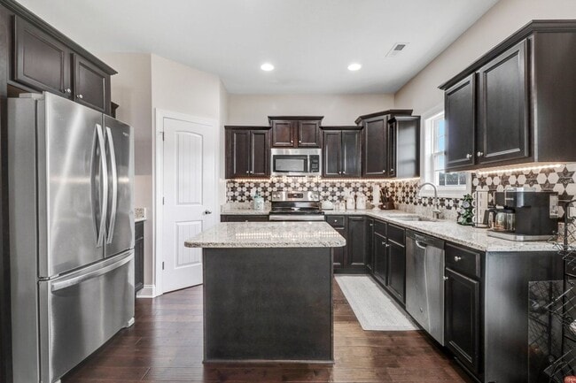 Building Photo - STUNNING & SPACIOUS 4 BR | 2.5 BA 2-Story *Pikeville School District*