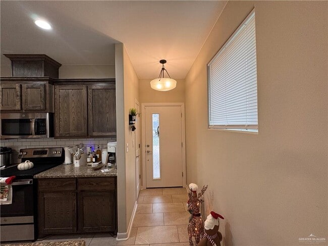 Building Photo - 28 N Soñador Dr