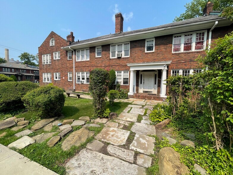 Building Photo - 1405 Severn St