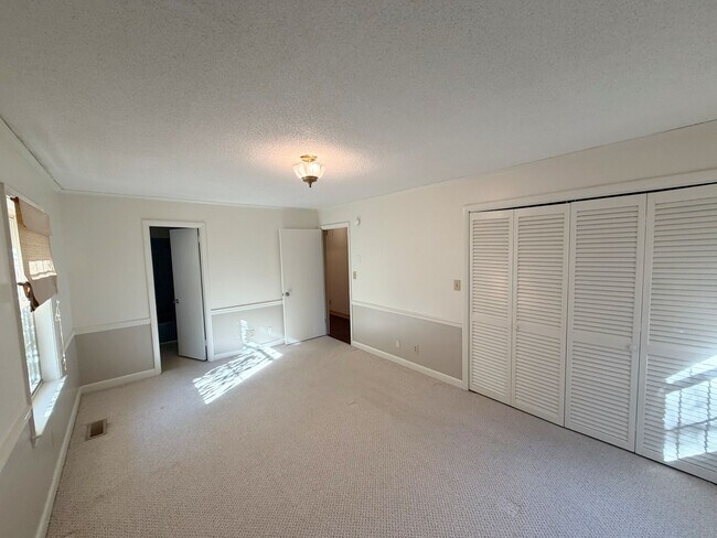 Building Photo - 222 Knox Dr