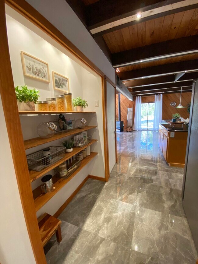 Building Photo - 141 Hunters Trce