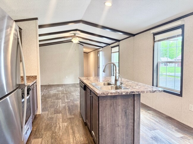 Building Photo - Nearly new 3 bedroom mobile home on a big ...