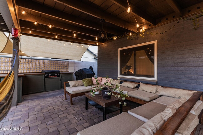 Building Photo - 2200 N Los Altos Dr