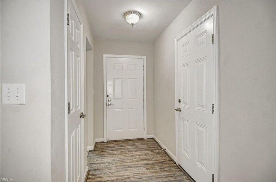 Building Photo - 1106 Eaglewood Dr