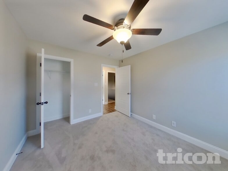 Building Photo - 2945 Lancelot Ln