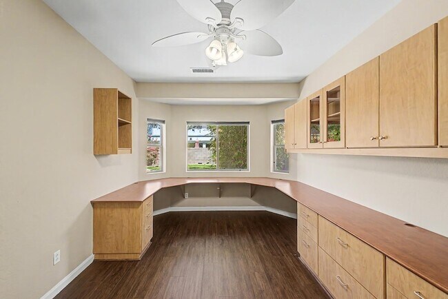 Building Photo - 472 W Pelican Dr