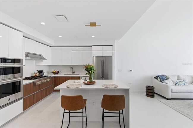 Building Photo - 400 Central Ave