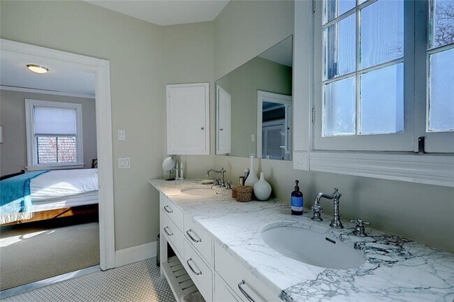 Building Photo - 37 Barnes St