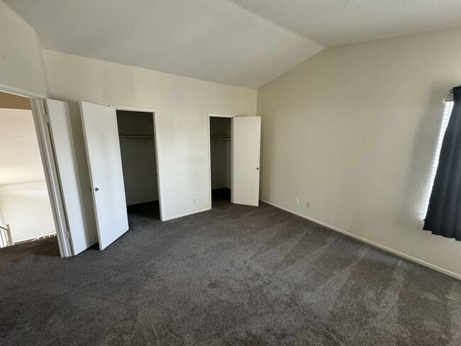 Building Photo - 4 bed 3 full bath house with 3 car attache...