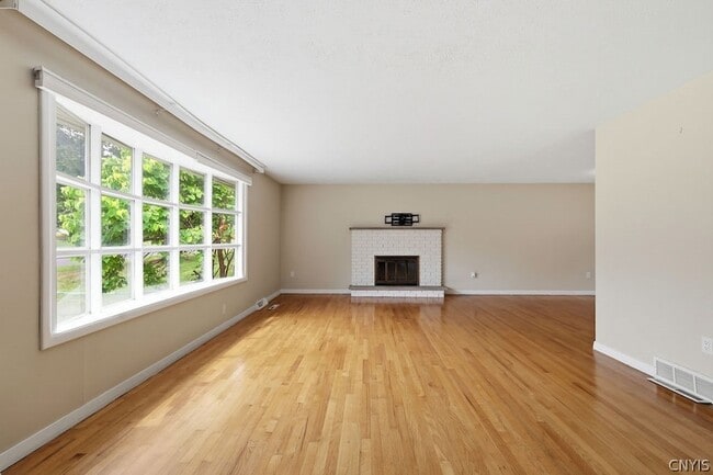 Building Photo - 115 Saybrook Ln