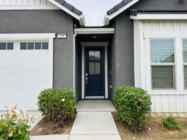 Building Photo - $2,390 Riverstone Community 3 Bd, Hwy 41 & Ave 12, Solar - Timberline Way, Madera