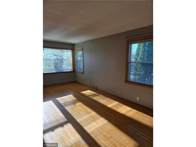 Building Photo - 3747 2nd St NE