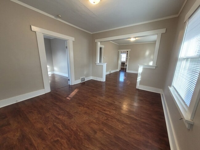 Building Photo - 2 Bedroom, 1 Bathroom Home with Detached Garage!