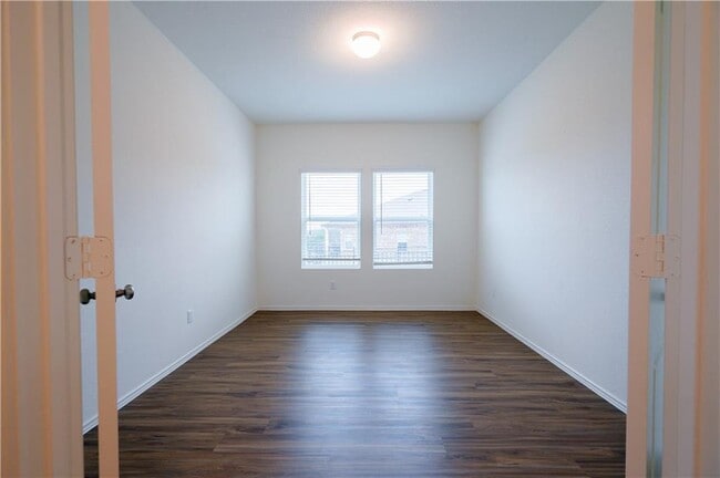 Building Photo - 933 Wildrye Ct
