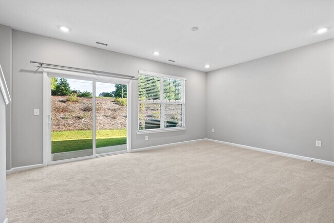 Building Photo - 1136 Commack Dr