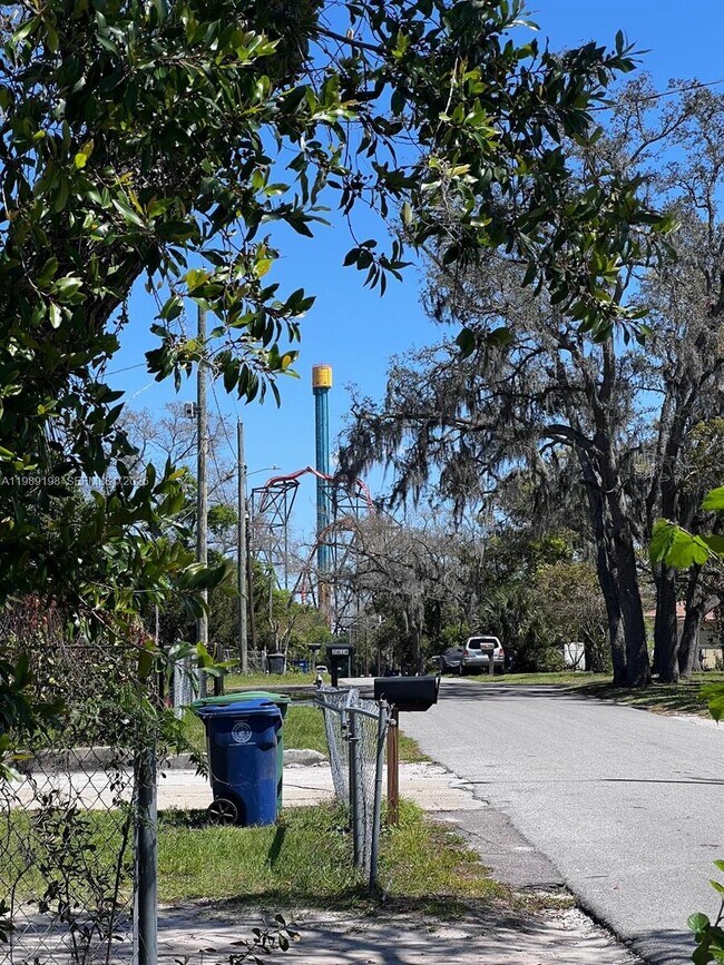 Building Photo - 2608 E 97th Ave