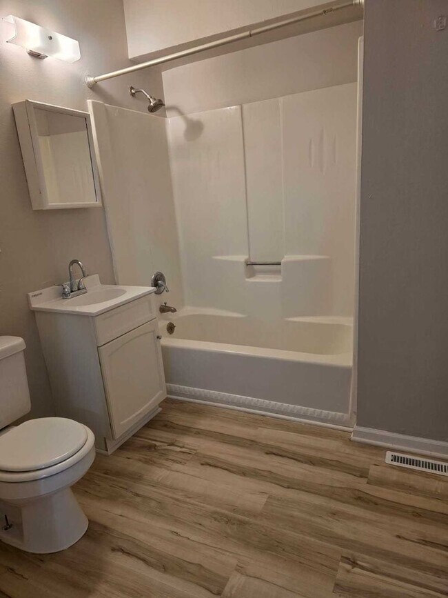 Building Photo - 6063 Briarcliff Path