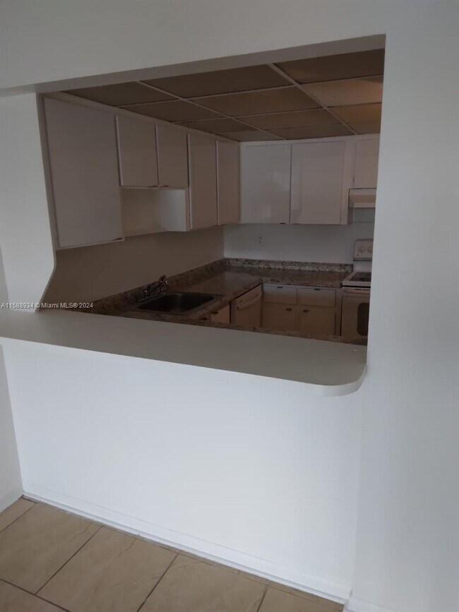 Building Photo - 6950 Miami Gardens Dr