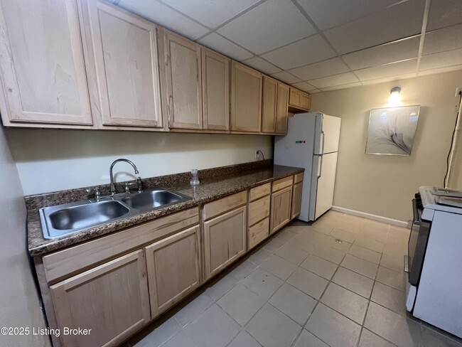 Building Photo - 4901 Hunters Point Cir