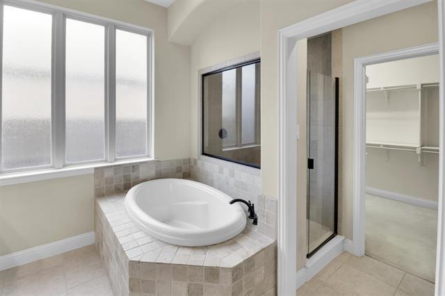 Building Photo - 13865 Pomegranate Dr