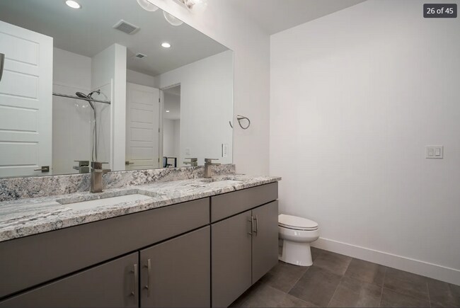 Building Photo - Stunning 5-bedroom, 4.5-bath home