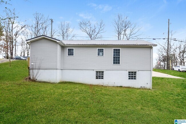 Building Photo - 1003 Oak Blvd