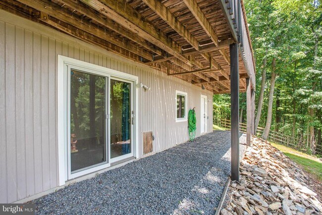 Building Photo - 1619 Summit Dr