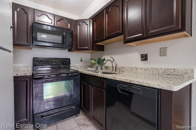 Building Photo - 37095 Nottingham Dr