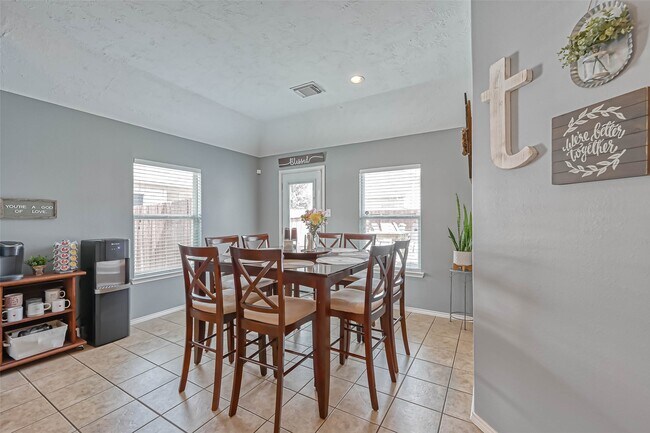 Building Photo - 22210 Bellow Glen Dr