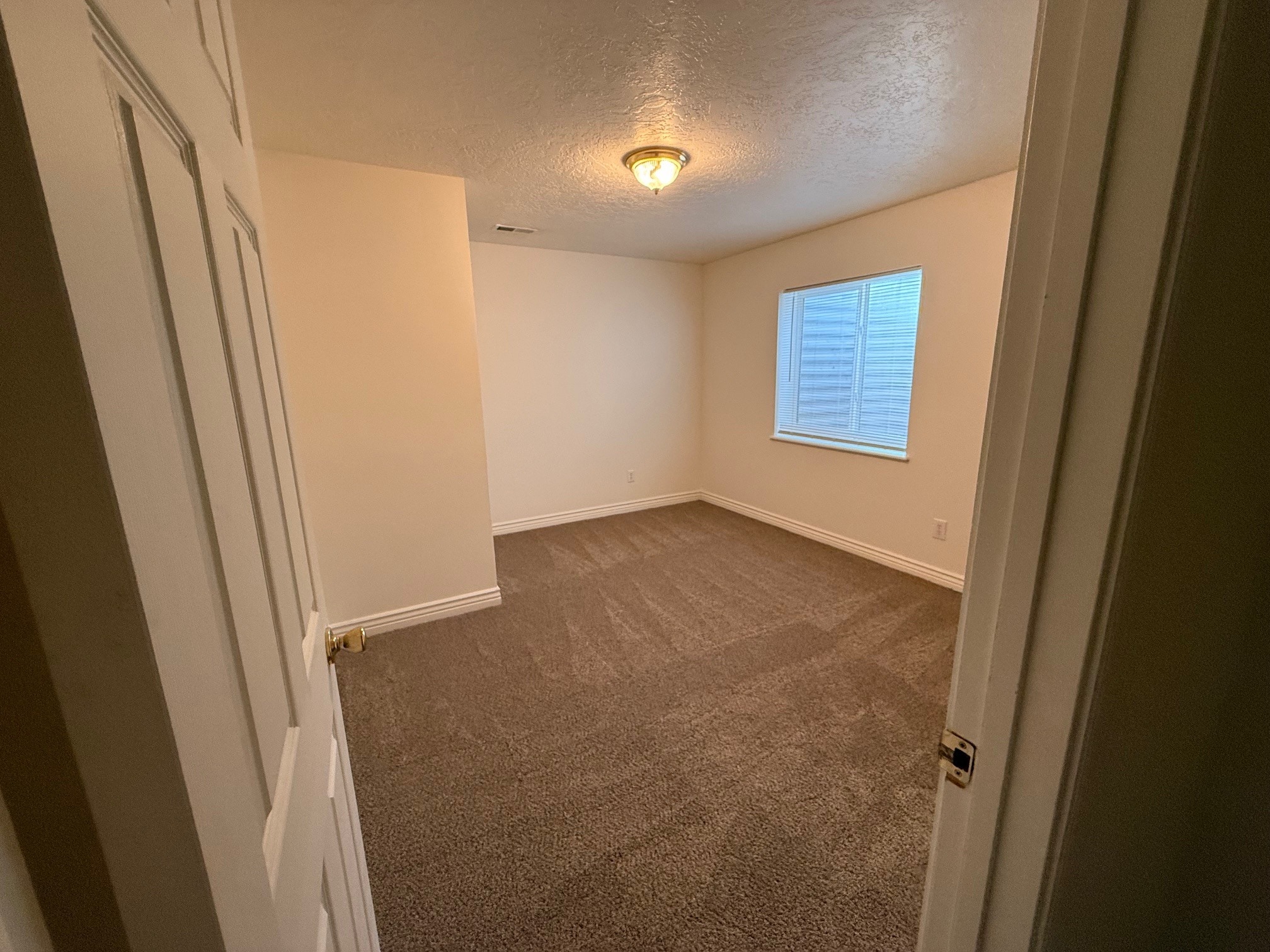 Building Photo - 2086 E 1480 S