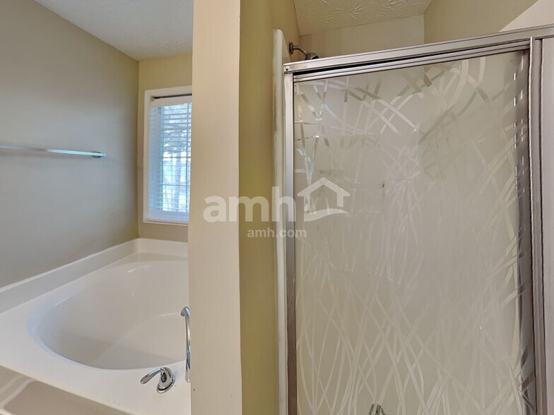 Building Photo - 682 Simon Park Cir