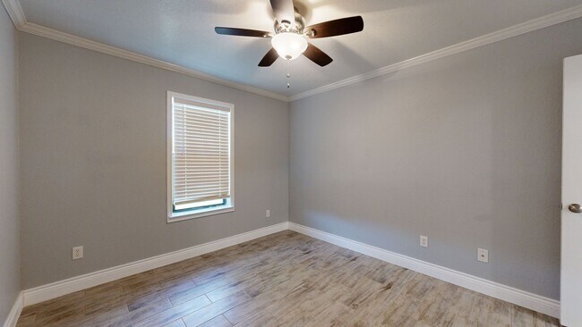Building Photo - Completely repainted 4 bedroom ALL TILE ho...
