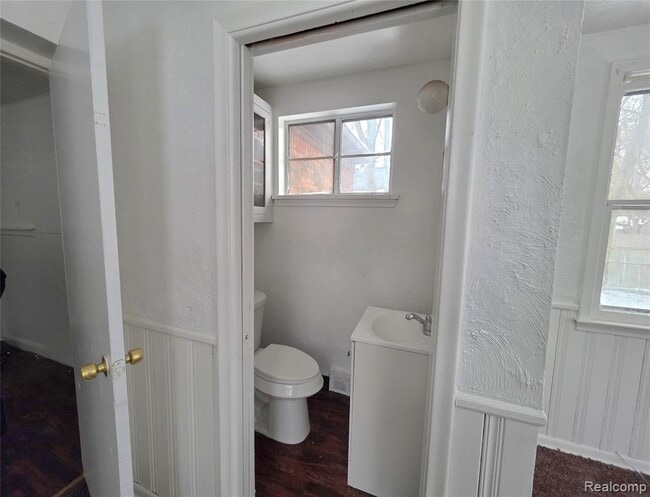 Building Photo - 18244 Lenore Ave