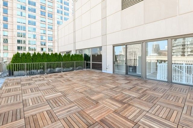 Building Photo - 635 N Dearborn St