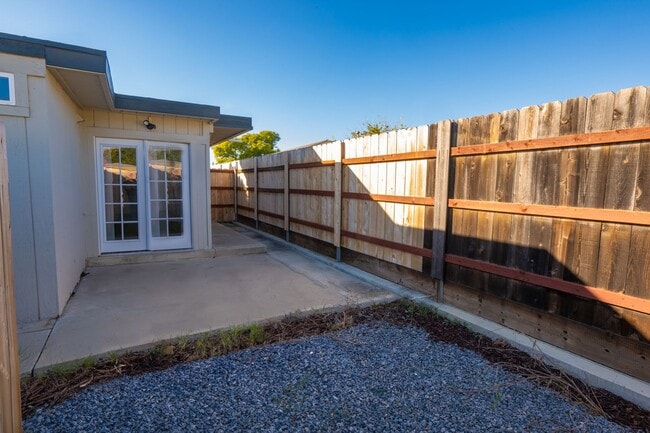 Building Photo - Ready for showing on 6-25-25    3BR/1BA - ...