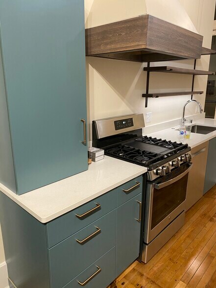 Kitchen - 1728 N Franklin Pl