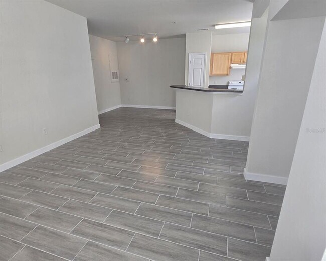 Building Photo - 9013 Lee Vista Blvd