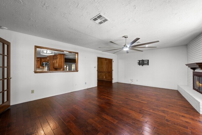 Building Photo - 616 Cannan Dr