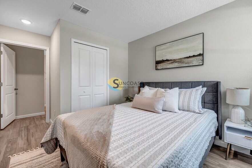 Building Photo - 6523 Breezy Oaks Wy