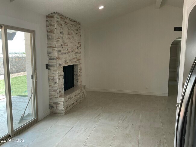 Building Photo - 335 Flynn Dr