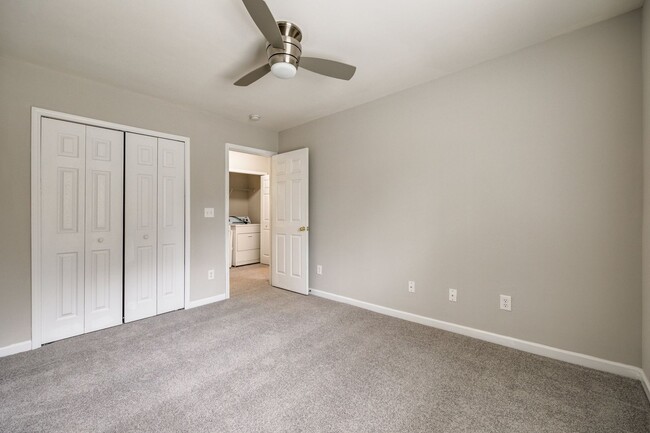 Building Photo - Location, Location, Location! 3 Bedroom 2....