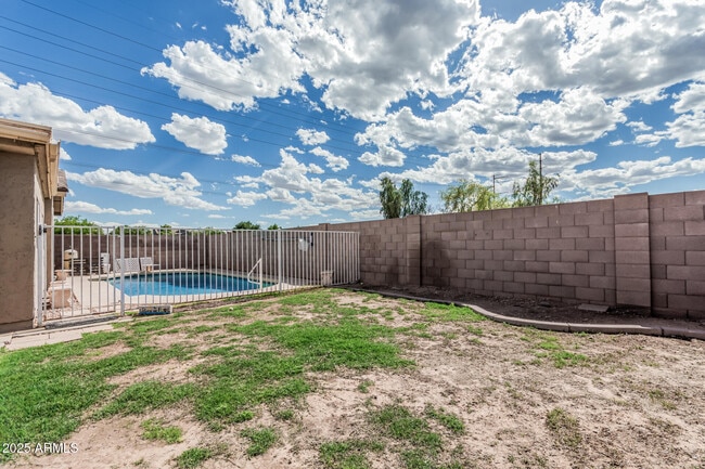 Building Photo - 408 N Falcon Ct