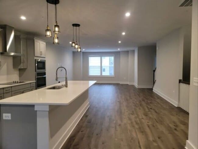 Building Photo - Like-New, Built in 2022, Gorgeous 2-story 3-Bedroom, 2.5 Bath Condo, located in the heart of Henr...