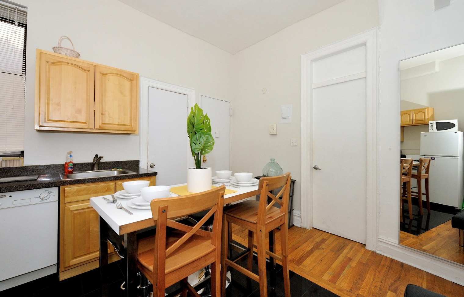 Building Photo - 416 W 46th St
