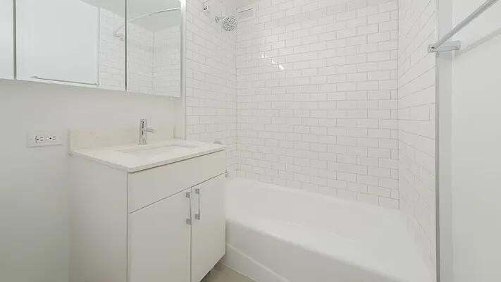 Building Photo - 448 W 37th St