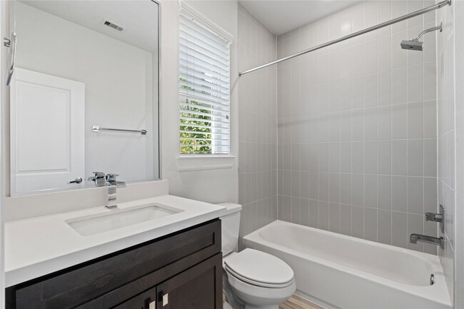 Building Photo - 1013 W 17th St