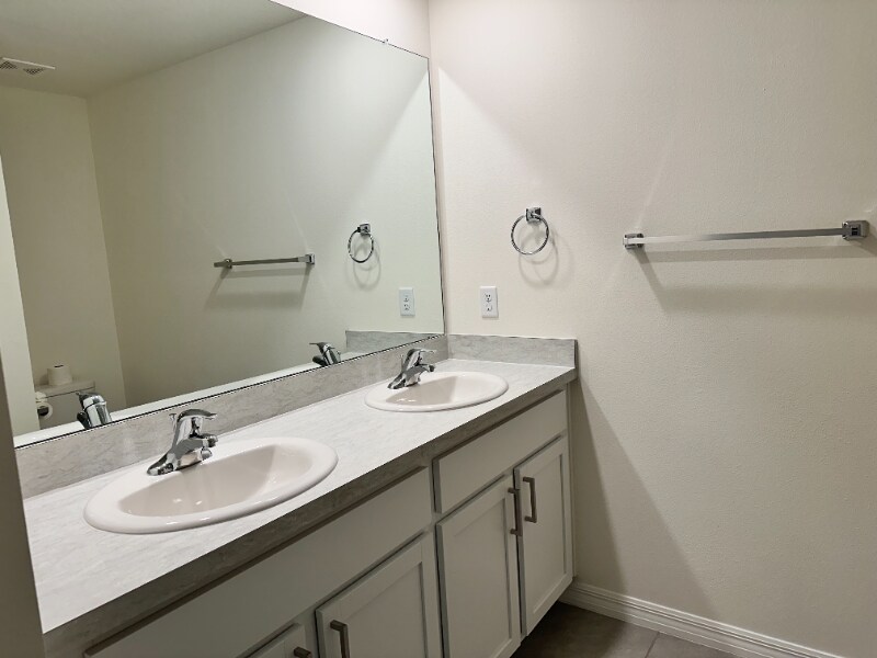 Building Photo - 3259 Rock Sound St
