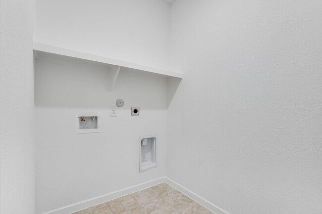 Building Photo - 9735 Bixby Crk Dr