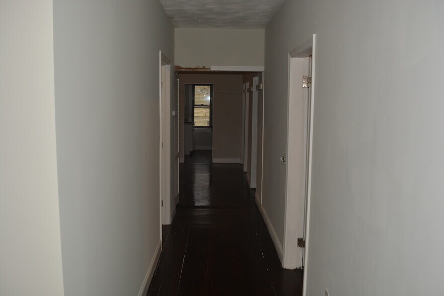 Building Photo - 49 Lynch St